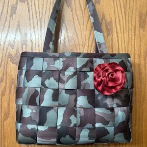 Harvey’s seatbelt bag. Guns and Roses medium size bag. Camouflage Tote / Rosette
